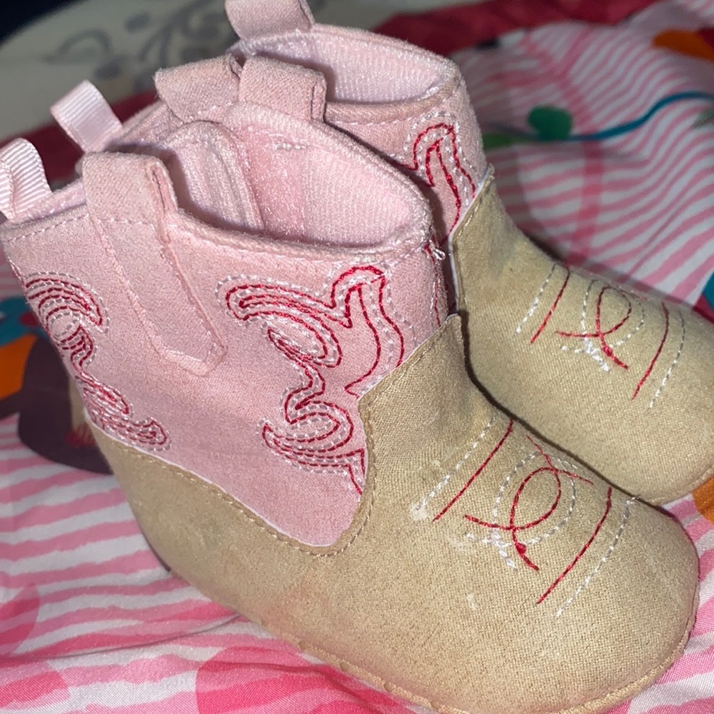 Lil Doll baby cowgirl boots 6-9 months ADORBABLE ❤️🦄👢 reasonable offers 🦄